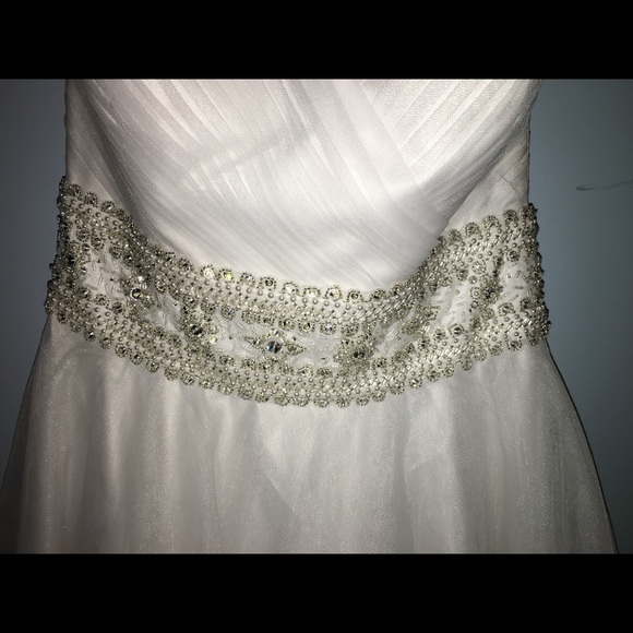 Beautiful Wedding Dress - Picture 3 of 6